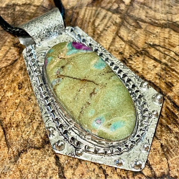 Ruby Fuschite 2 1/2” - Picture 2 of 9